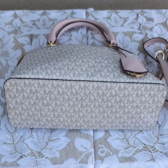 Michael Kors Logo Jet Set Dome Satchel - Picture 2 of 5